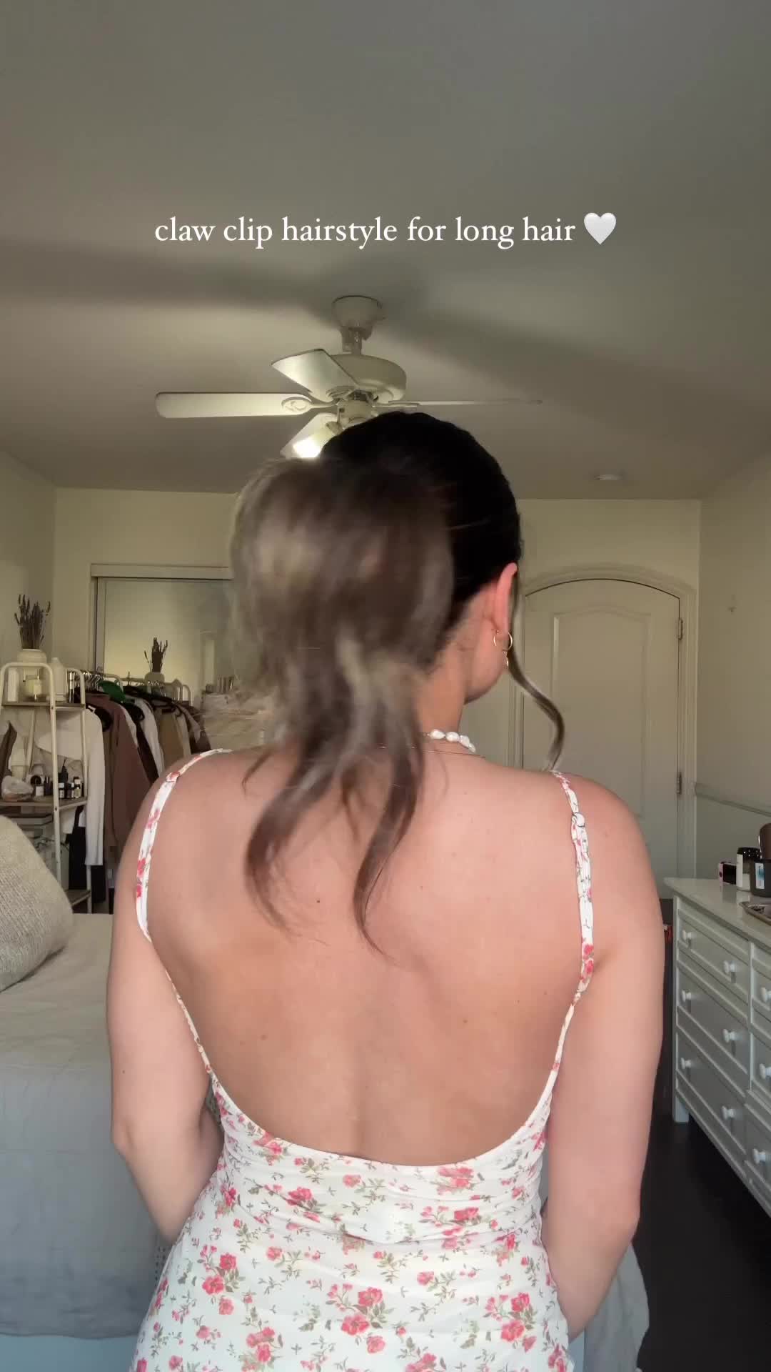 Claw clip hairstyle tutorial for long hair