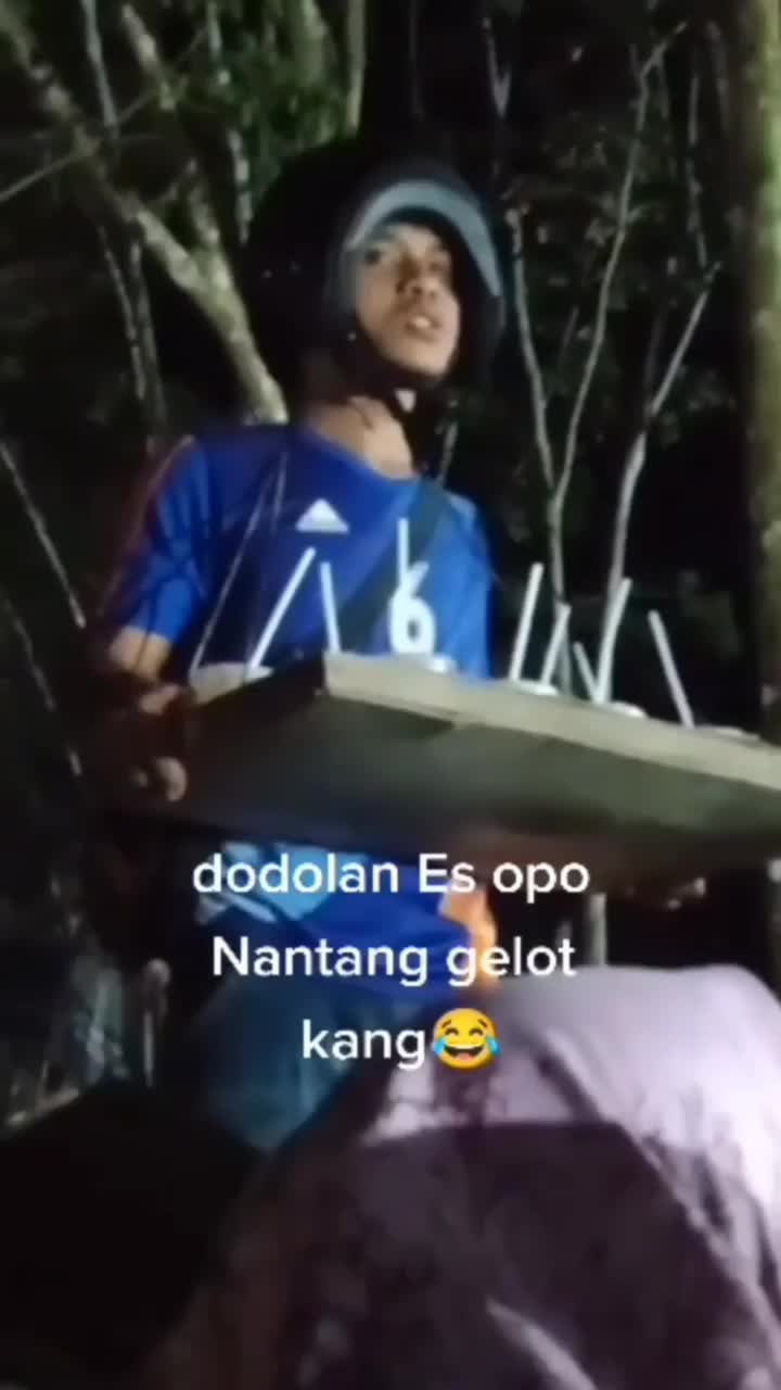 Nawarin Es-nya Kek Ngajak Gelut