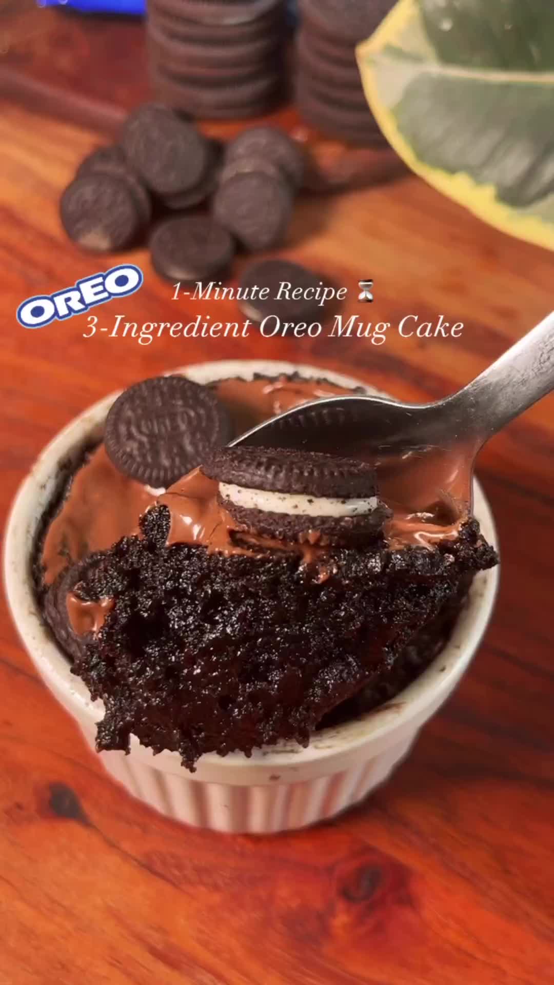Mug cake makin enak dipakein oreo!