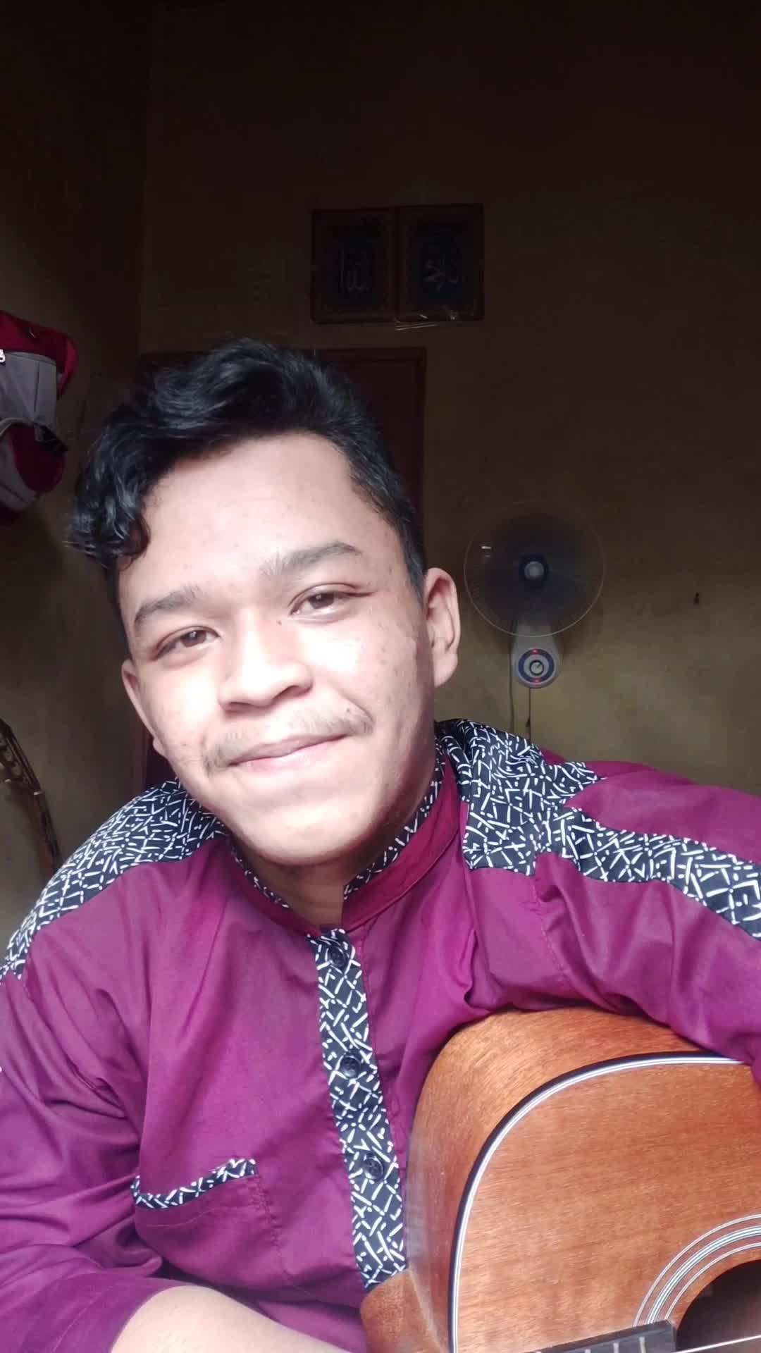 BERSAMA GITAR YANG MENGGELEGAR!!! MUHAMMAD ZAINAL ILMI_20 tahun_PULANG PISAU KALIMANTAN TENGAH_YA SYAIKHONA.    #voiceoframadangtv