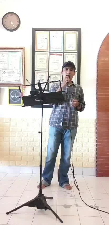 Nama : Wahyu Irham/ Umur : 27 tahun/ Kota Asal: Medan/ Judul lagu: Dealova by Opick 