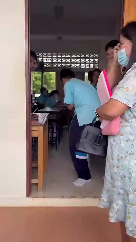 Untung Gurunya Asyiik