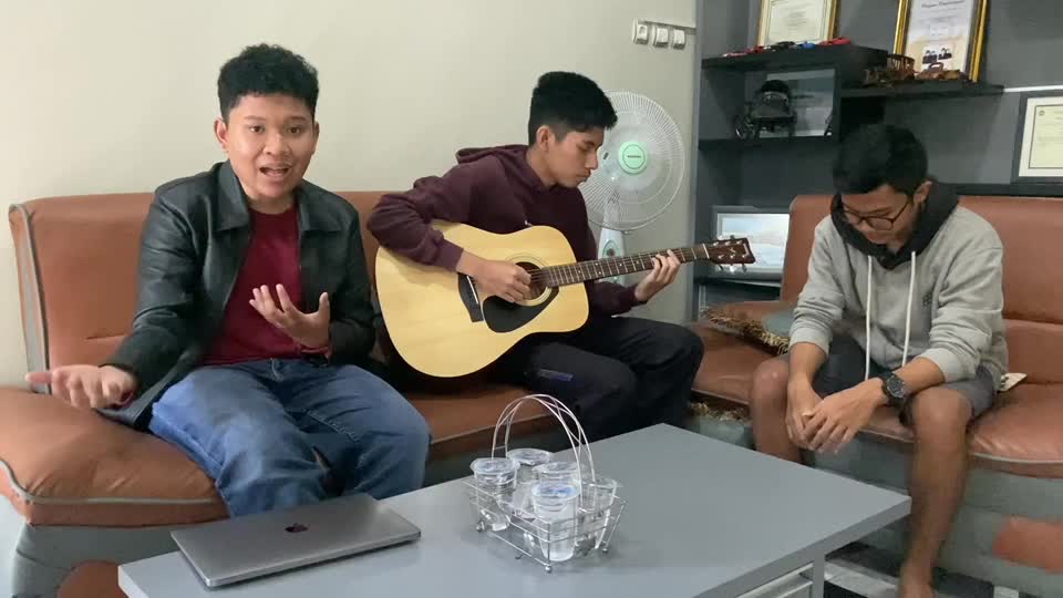 XFI2021 GROUP (RAFLI,REYNALDI,RIFQI) 17 BANJARBARU CAN’T TAKE MY EYES OFF YOU