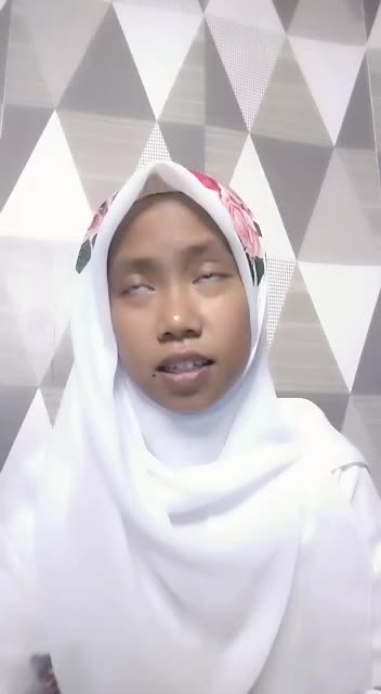 Nur safirah_usia 22 Tahun_kota asal Majene_ judu lagu Lailaha illah , jadilah pencinta salawat