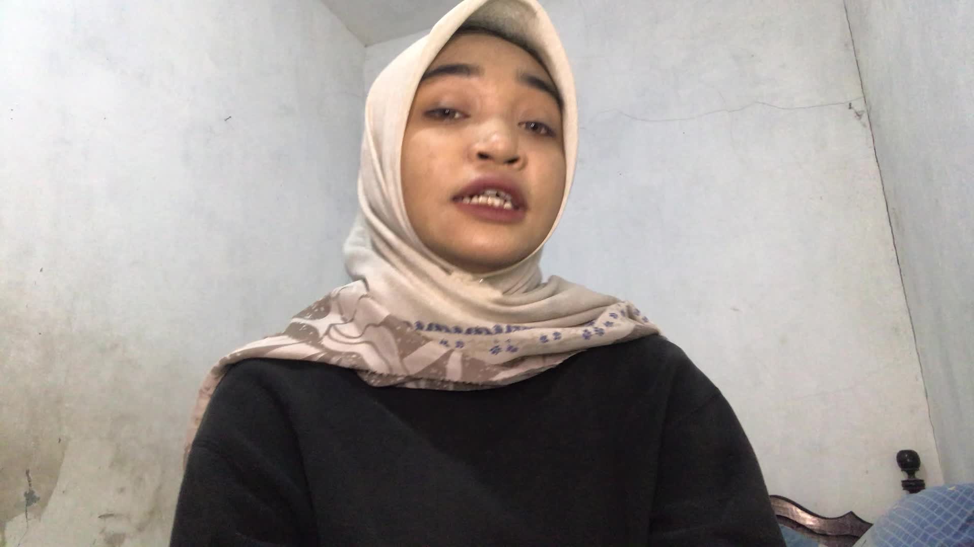 Reina Veronika 
18 Tahun 
Kota Depok 
Jawa Barat 
Jakarta, 14 Desember 2003 