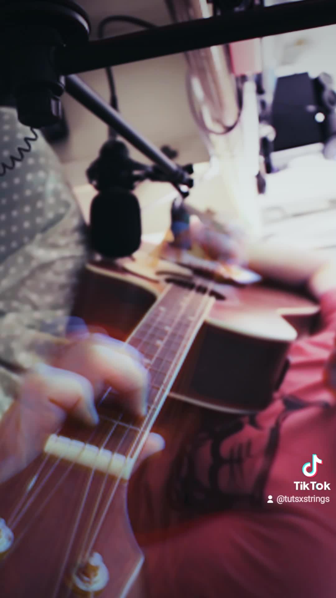 Circles - Post Malone (J's Fingerstyle Cover)