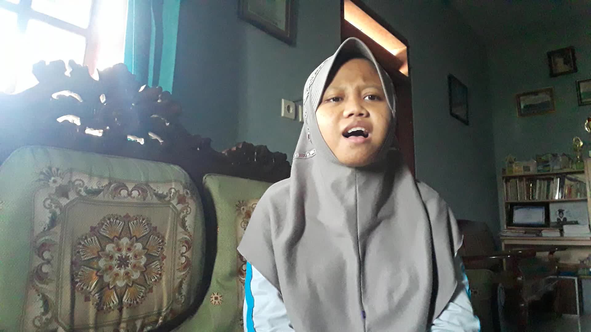XFI21/SOLO/Natasya Fitriani/18 tahun /Tulungagung,Jawa Timur/Flashlight from Jessi J