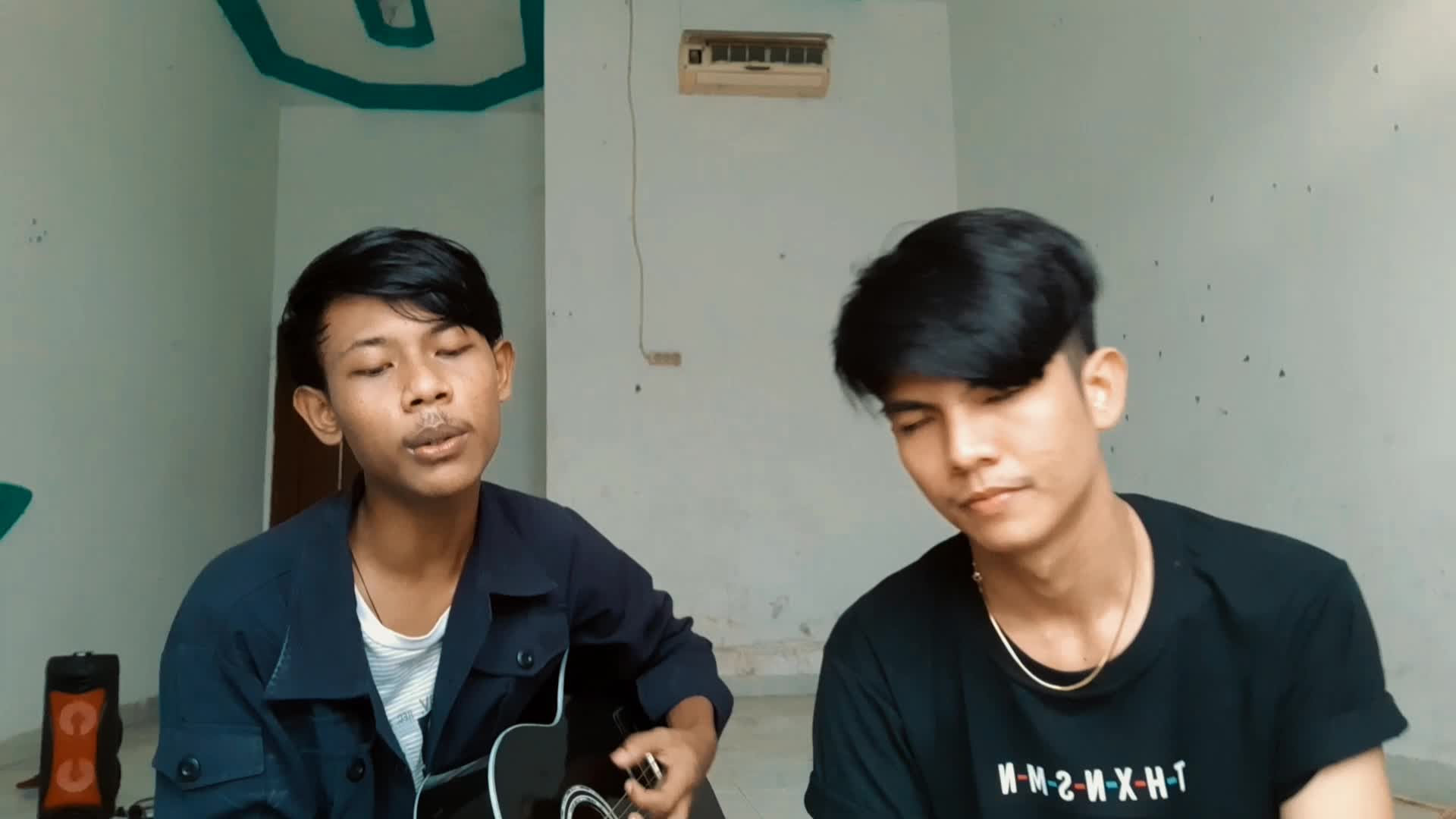 liatin kami bernyanyi duo,aku umur 22 fauzan 18,bukan anak indonesia kalau gak pande nyanyidangdut #onlineauditionrisingstarindonesiadangdut