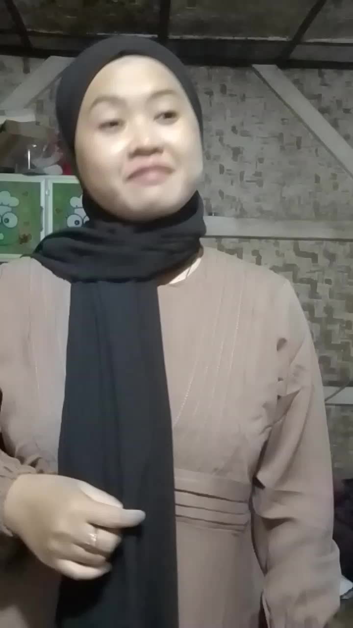 jadi mmh Dedeh dulu ko yg ini perasaan ganjen bnget ya 🤣