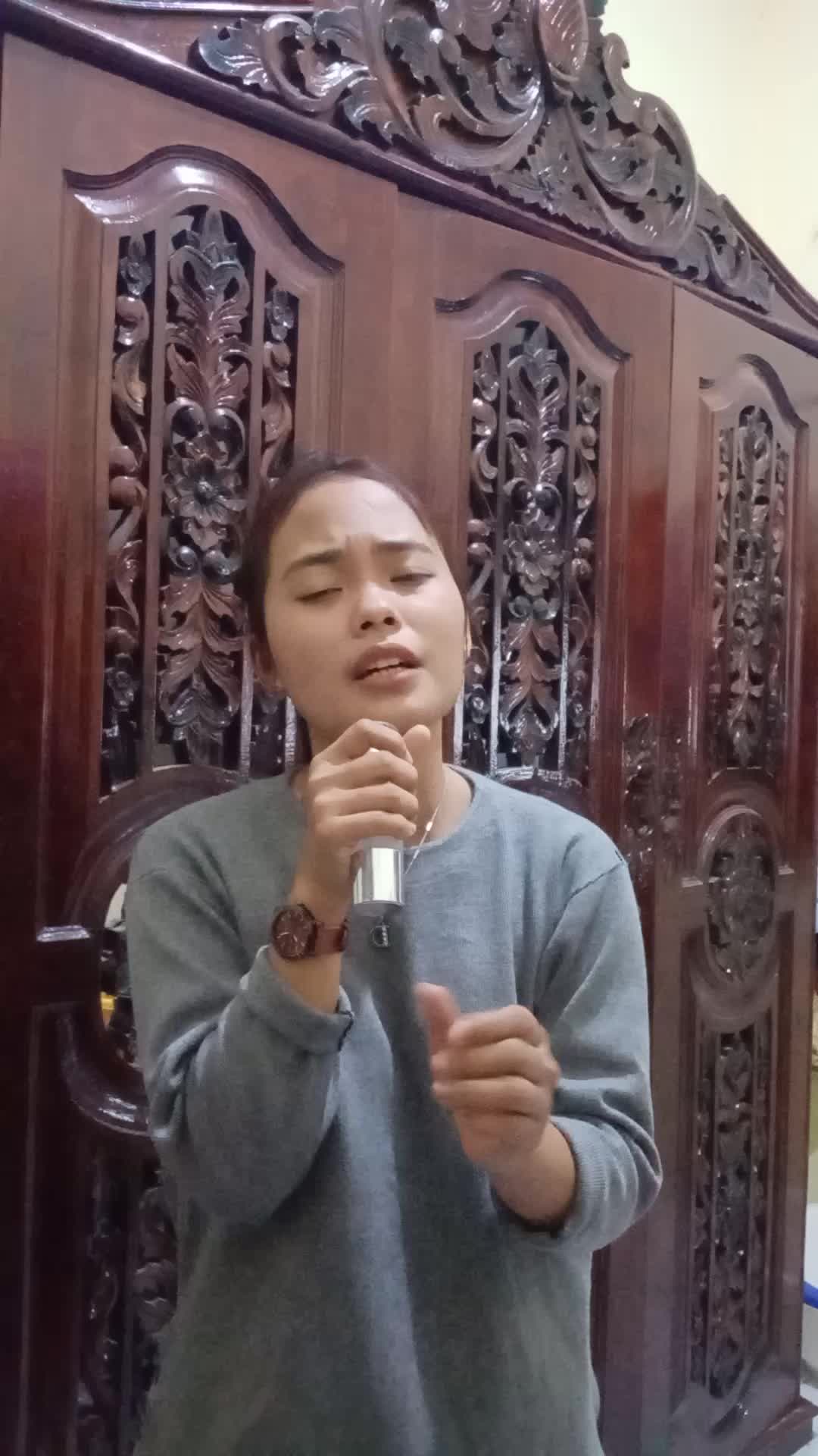 #OnlineAuditionRisingStarDangdutIndonesia . saya dwi  "Hadirmu Bagai Mimpi" judul lagu ini sama seperti RSID yang hadir bagai mimpi saya.  