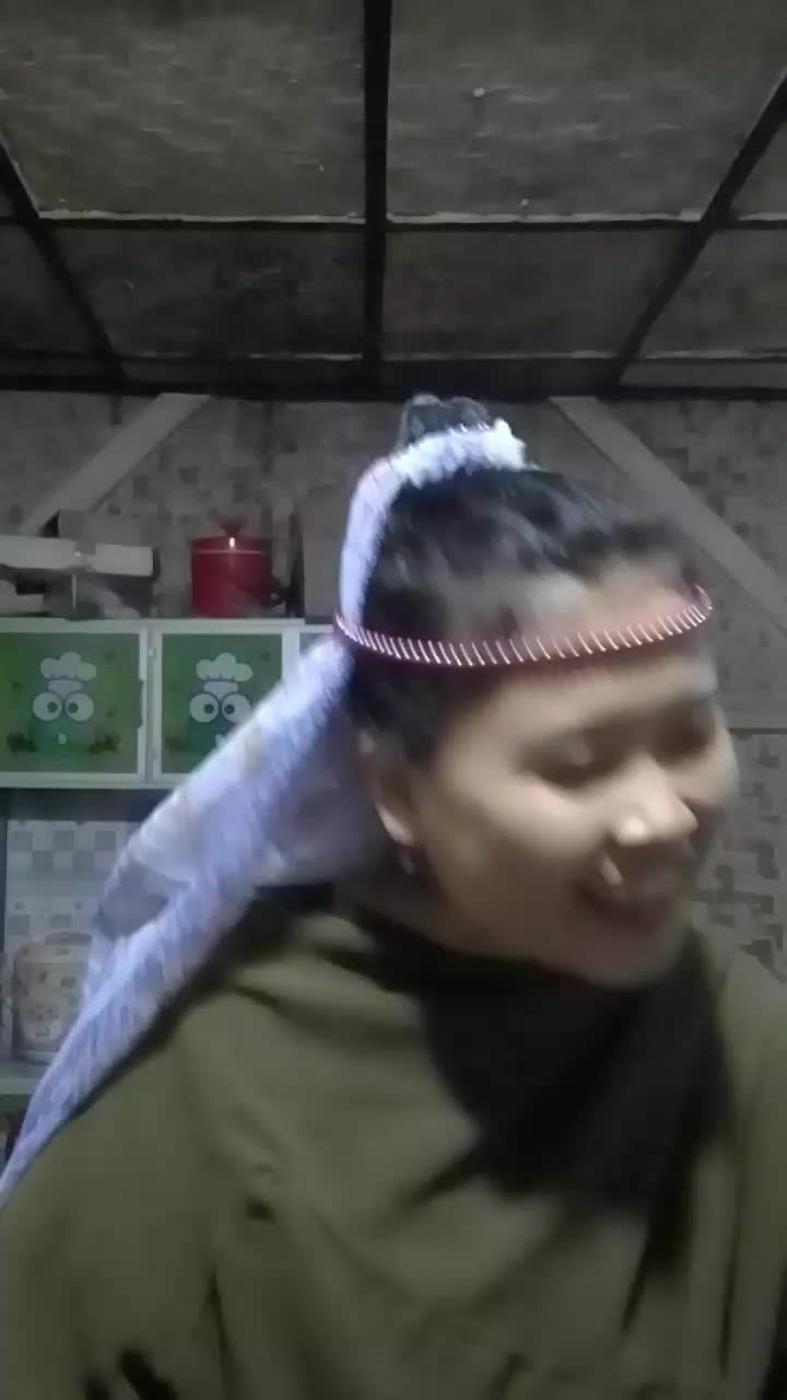 udah anggun gini malah di ajak berantem