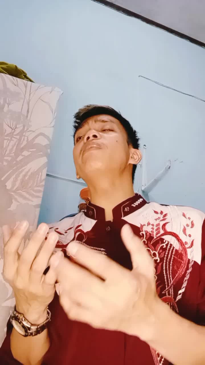 nyanyi lagu lawkana bainal habib membuat hati semakiin damai ❤️❤️😇🤲