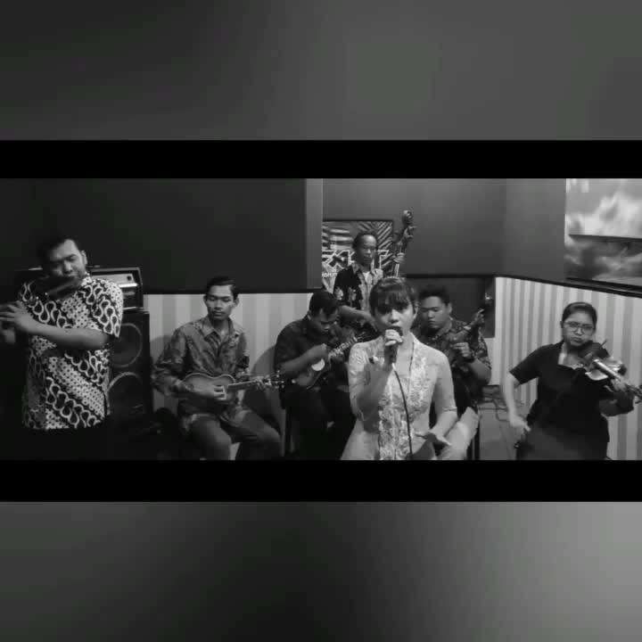 bisa nyanyi keroncong jga, tpi knpa GA BISA LOLOS XFACTOR 😭 jd skrng mencoba peruntungan baru dan hrs ngembangin talenta lagi nih..semangat