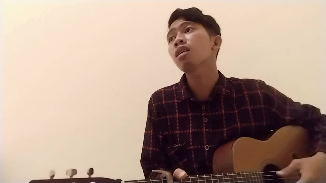 assalamualaikum wr.wb Nama : Muhammad Tahjudi umur : 23 Tahun kota asal : Jakarta, kab, kep. seribu Utara judul : yahabibalqolby dan rapuh.