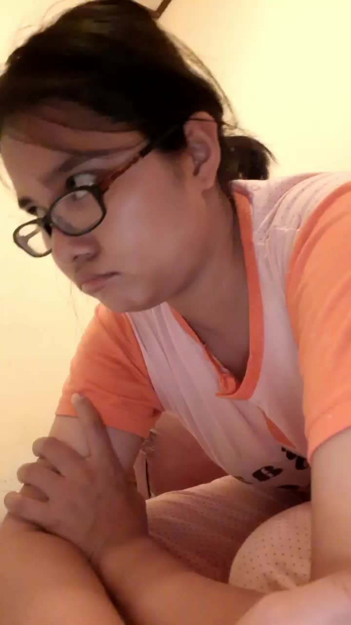 guweh sebel, henpon guweh dipakek sembarangan. pulsanya habis padahal baru guweh isi 😠