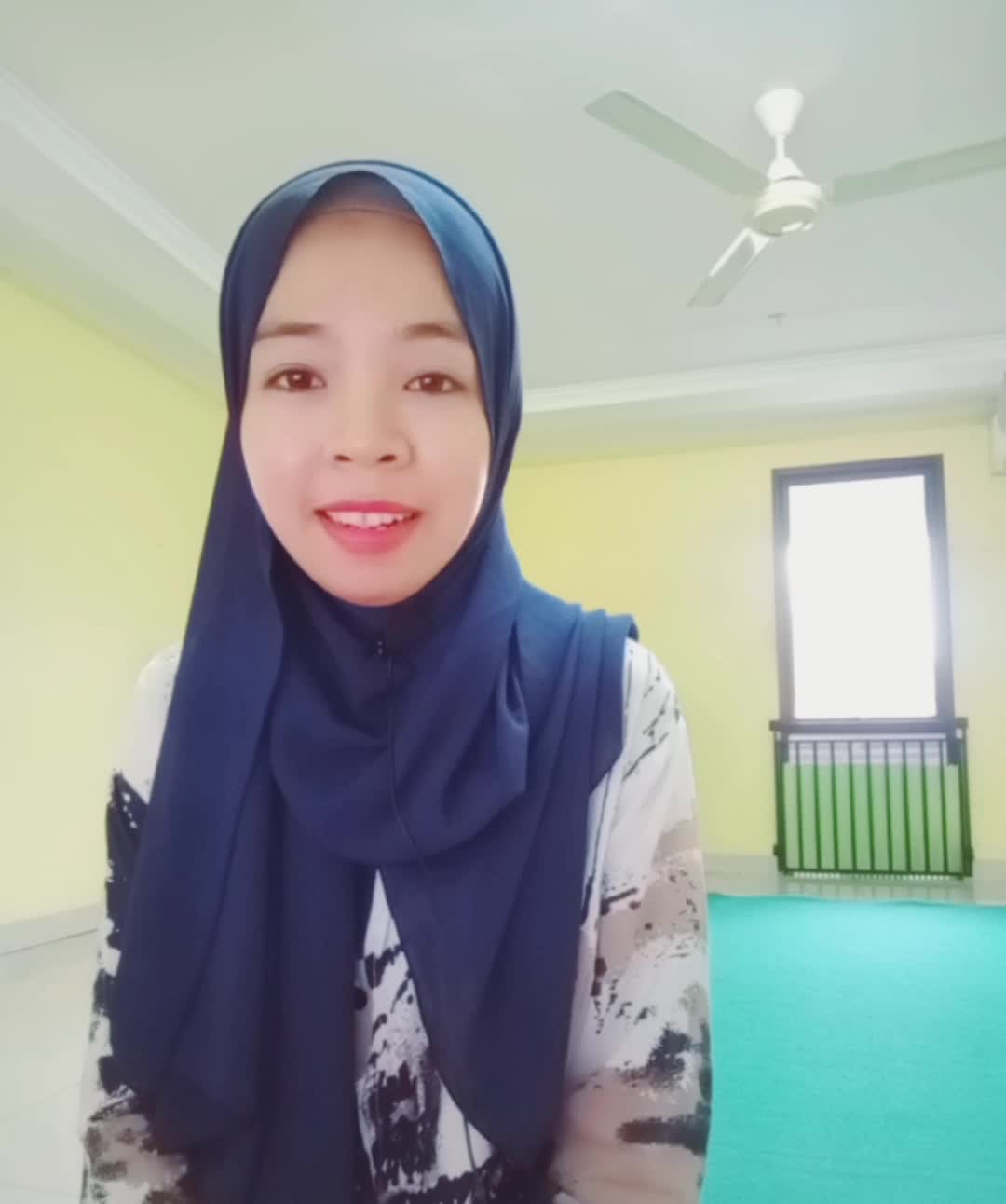 Nama: Isnia Wati-Umur:25 Tahun-asal: Jakarta-Judul lagu: Albi nadak