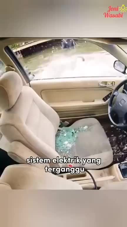 tips ketika kamu terjebak di mobil yang tenggelam