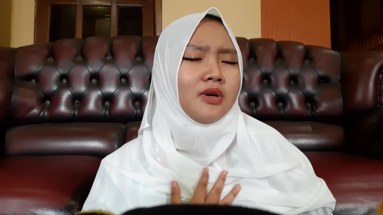 SYAHDAH IKSIROH AL HUSNAH_19_MALANG_TATU