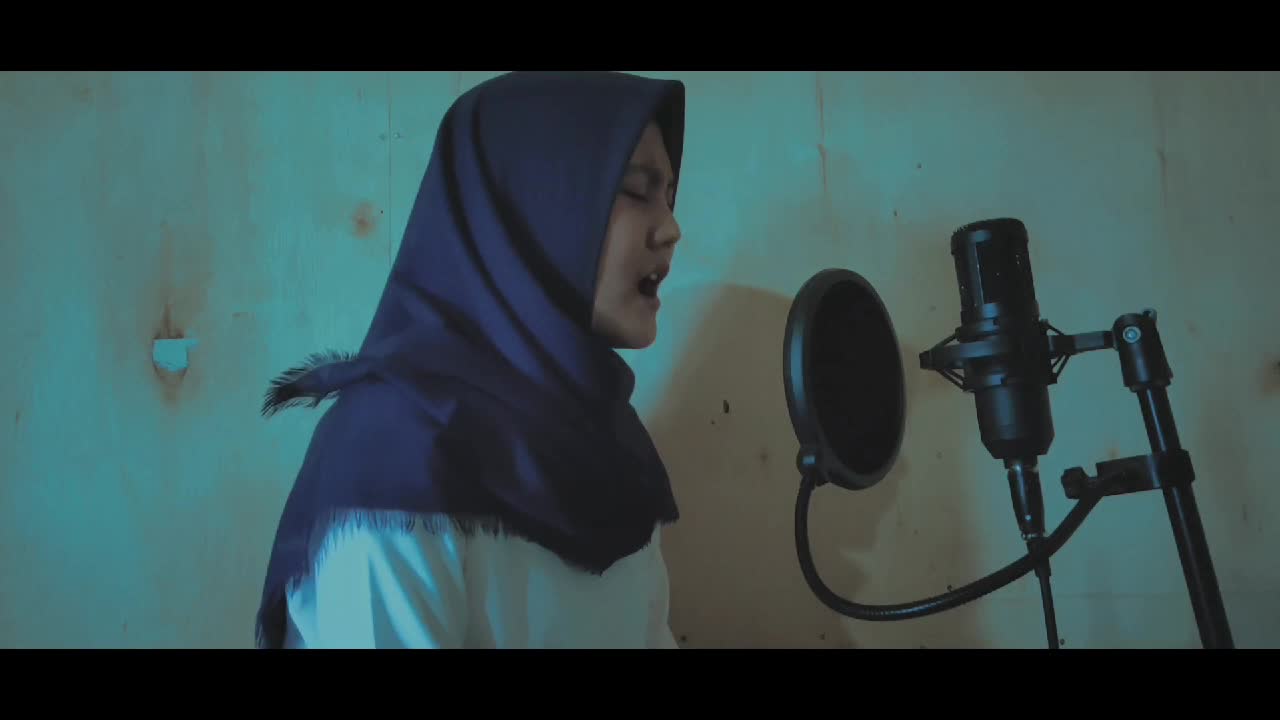 Harusnya Aku - Armada ( Cover By Mia Ariska )    