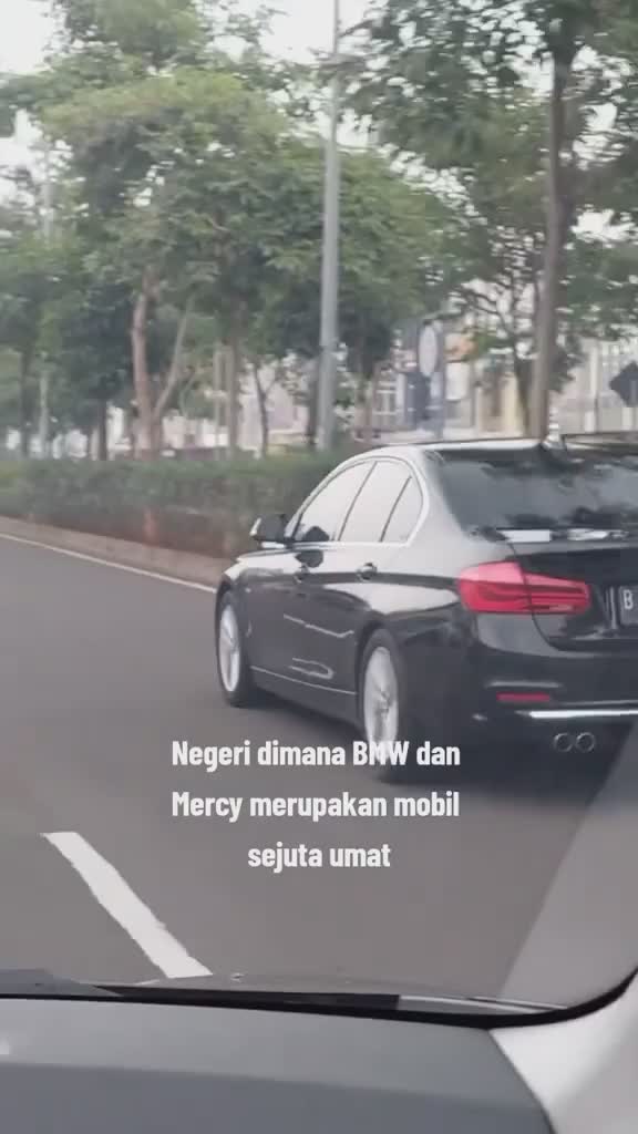Kira-kira 11 12 sama wilayah mana di Jakarta nih mobil-mobilnya?
