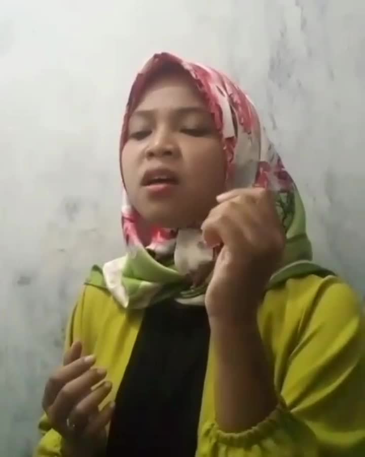 Nama : Rossiana_ Asal : Kabupaten Tegal_  Judul Lagu : Antassalam & Syukron Lillah
