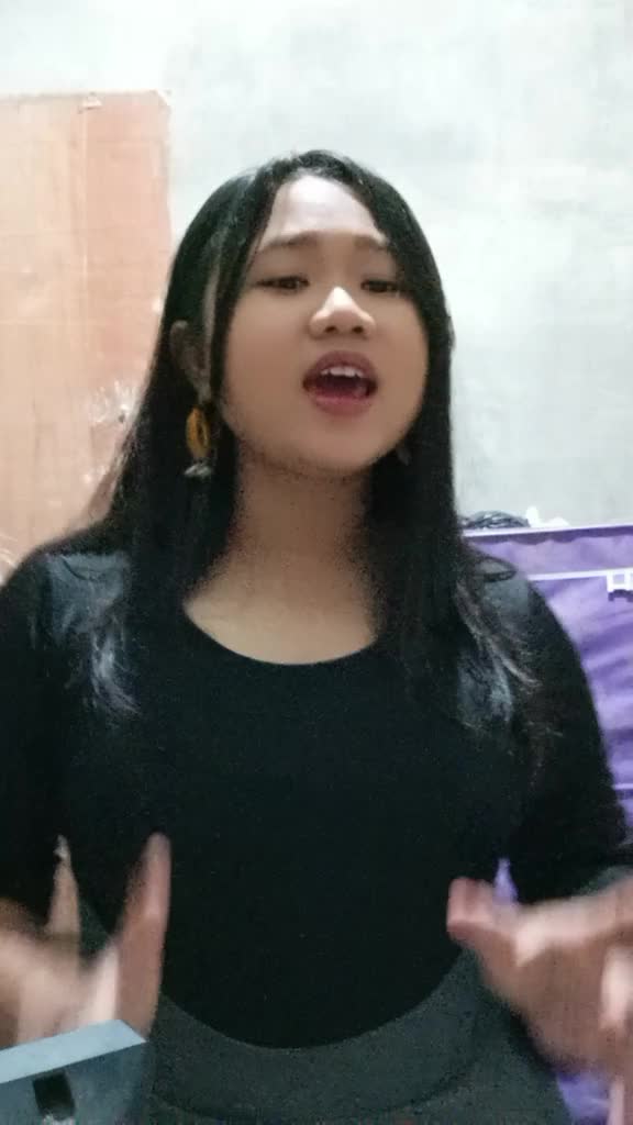 Nama : Erlian Kusuma Dwi Susanti, Asal: Surabaya , Umur : 19 tahun  Bismillah 🙏🥰 