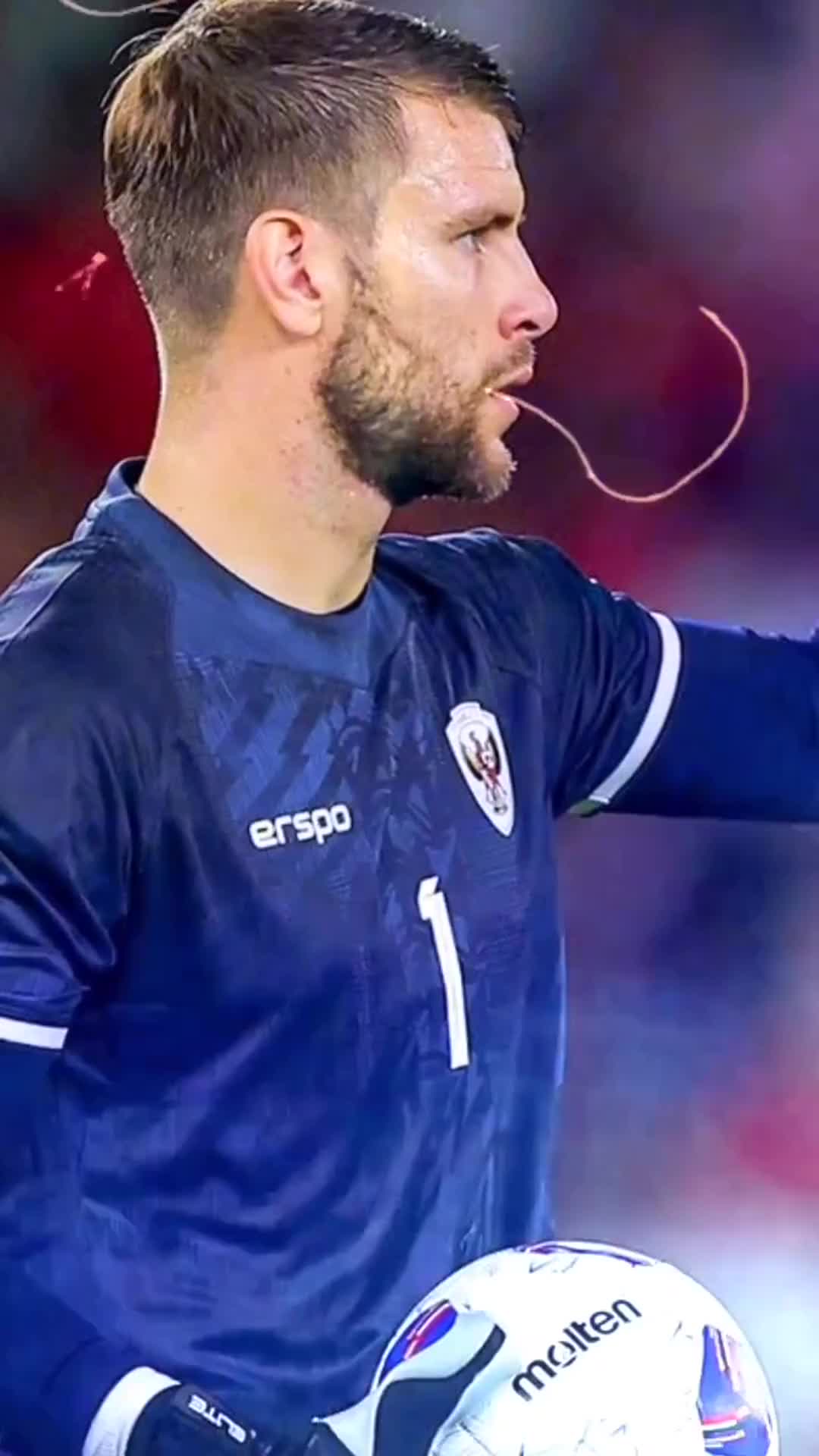 Maarten Paes Jadi Pahlawan