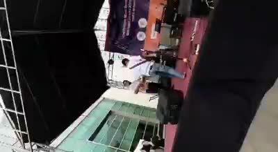 orang cacat sumbing ini nekat nge rap.    dan lihat apa yg terjadi