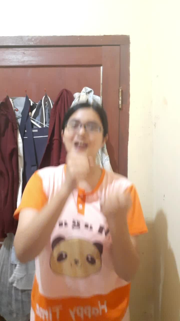 latihan lagu dan koreografi. masih bersalahan pun dek...