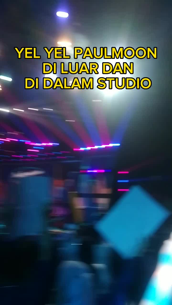 paulmoon di luar dan di dalam studio