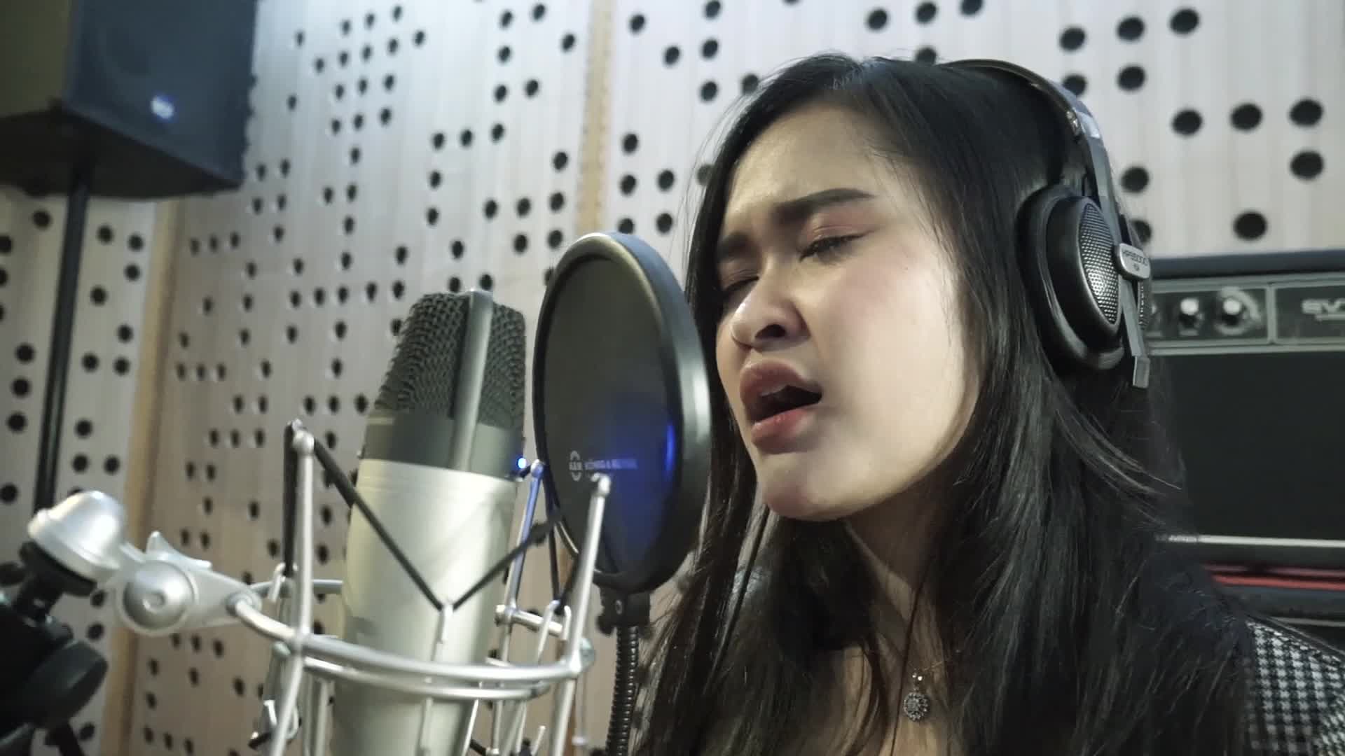 Fadly ft Ade Govinda - Tanpa Batas Waktu (Cover by Moudy Zabrina) 