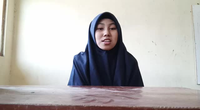 Nama : Frida Aprilya Saqina,TTL:12 April 2003