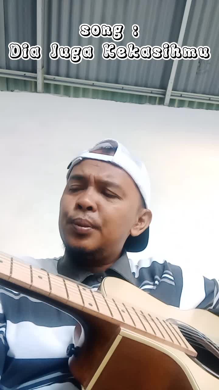 Original song : Dia Juga Kekasihmu                   lagu ini saya buat sekitar tahun 2013,udah lama ya😂😂.,semoga suka 👍👍🙏