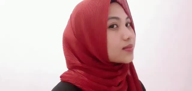 Nama : Siti Qoriah, Usia : 23 tahun, Asal : Tangerang, Judul lagu : Albi Ya Albi #VoiceOfRamadhanGTV