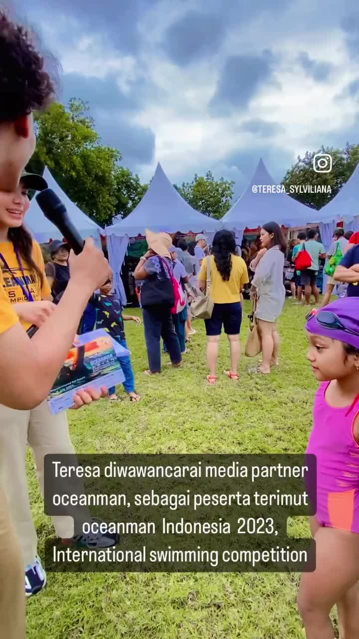 Teresa, cute girl 8th, pinter ngomong saat diwawancarai sebelum lomba renang di laut 1000 meter oceanman kids bali.  instagram: teresa_sylvi
