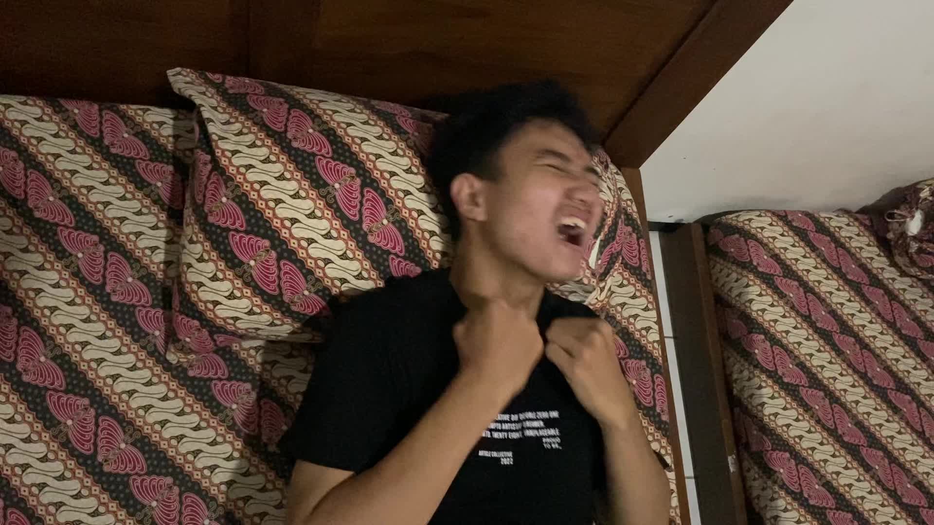Tercekik makhluk tak kasat mata ketika tidur