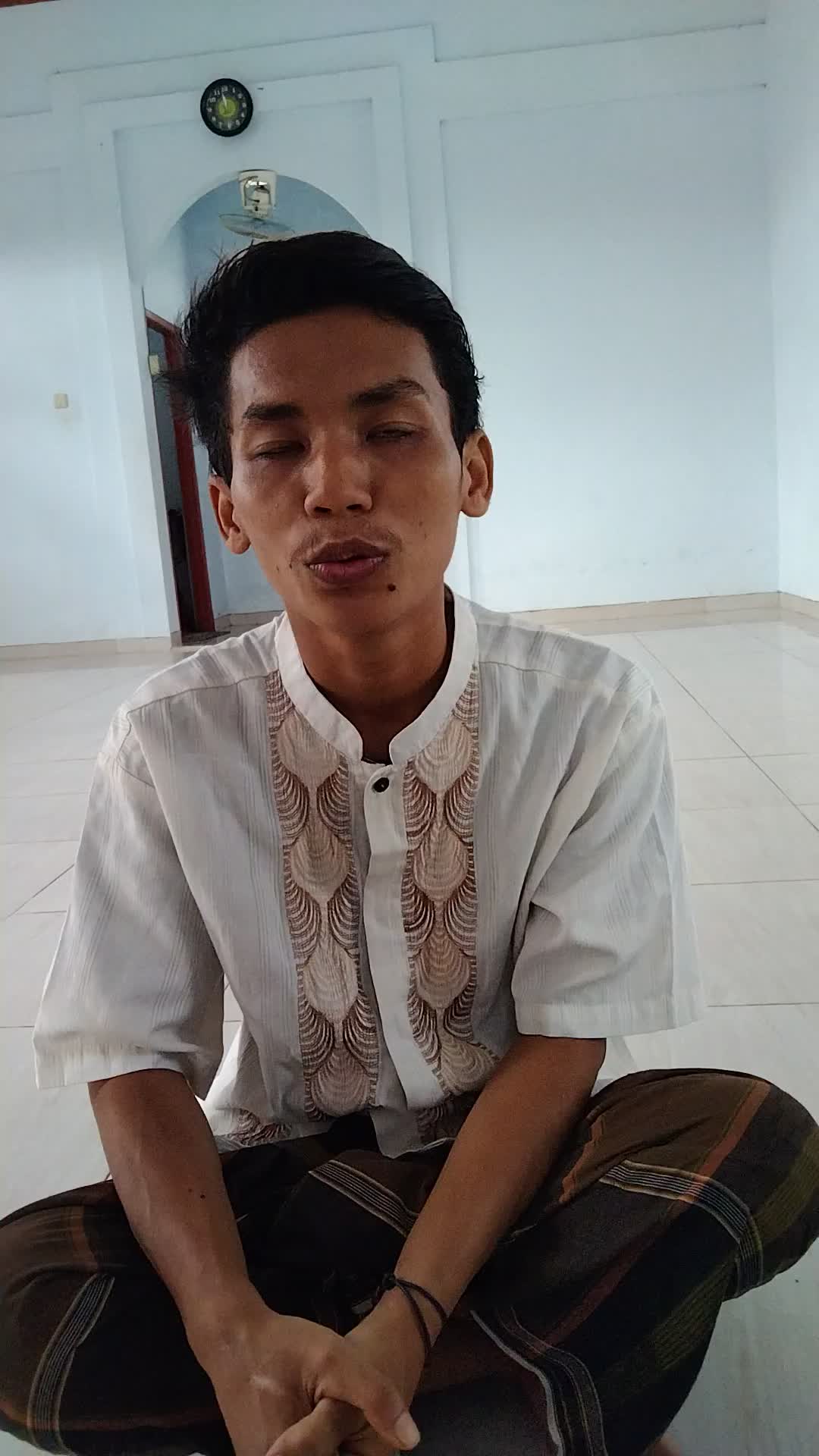 Nama: Muhammad Rizky Bani Adam umur:22th asal kota;kab Tangerang.. judul sholawat: Hayul Hadi.. ig:muhammad_adam25