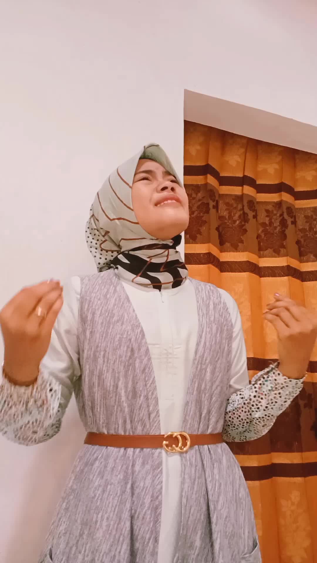 Nama:Faizzatur Ramadhani  Usia:15 Tahun Asal:Rembang Jawa Tengah Lagu:Slowbeat(Datang Untuk Pergi)