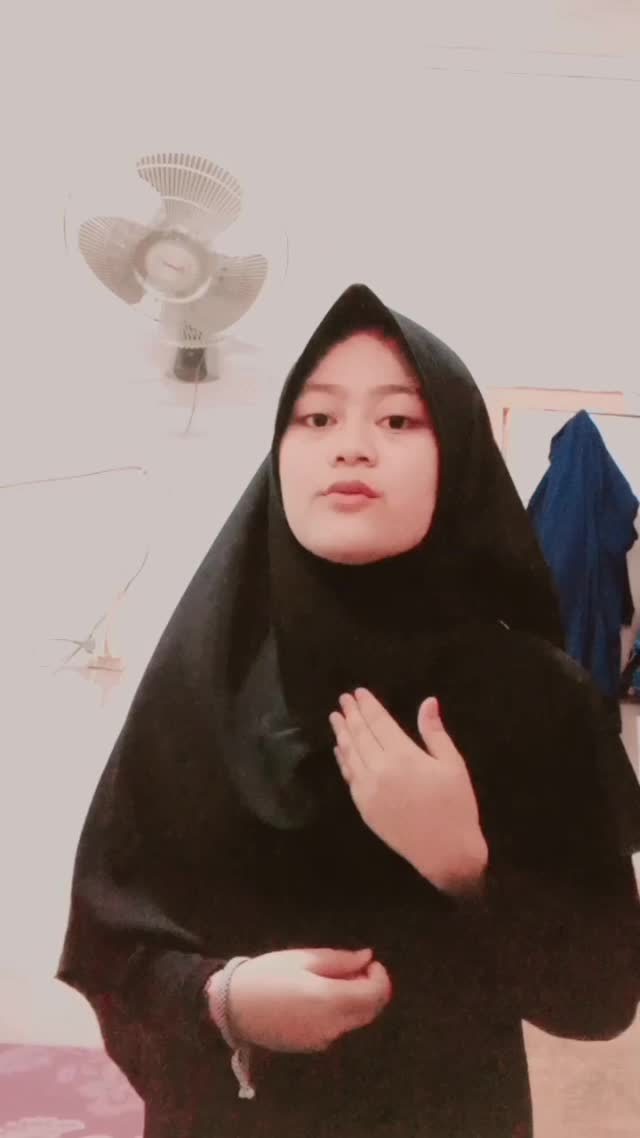 Assalamualaikum Wr. Wb Perkenalkan saya Nanda Aldila Rengganis , Umur saya 19 Tahun , Kota asal Bogor, Judul lagu Andmesh Cinta Luar Biasa. 