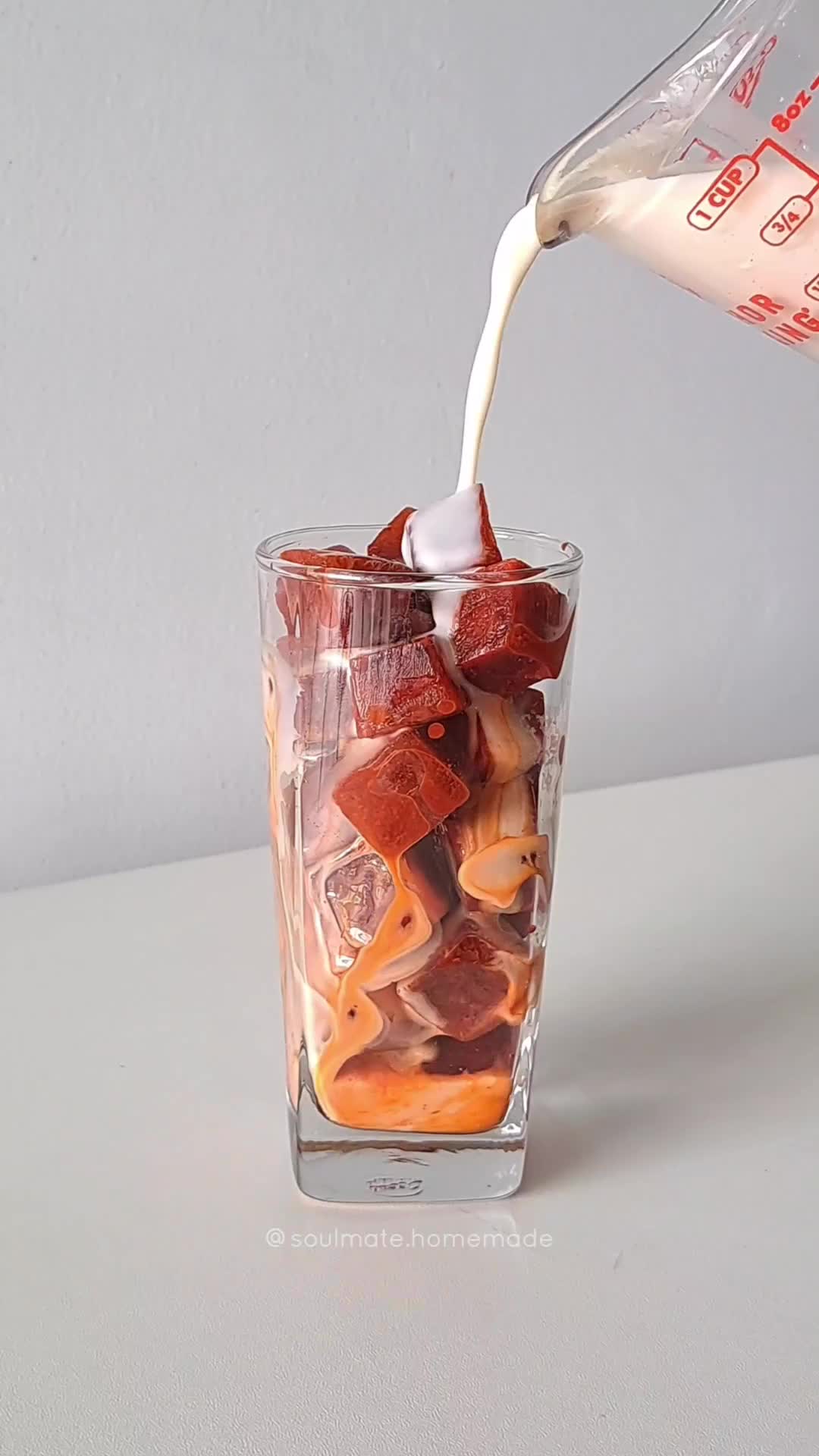 Thai tea nya dijadiin ice cubes😋