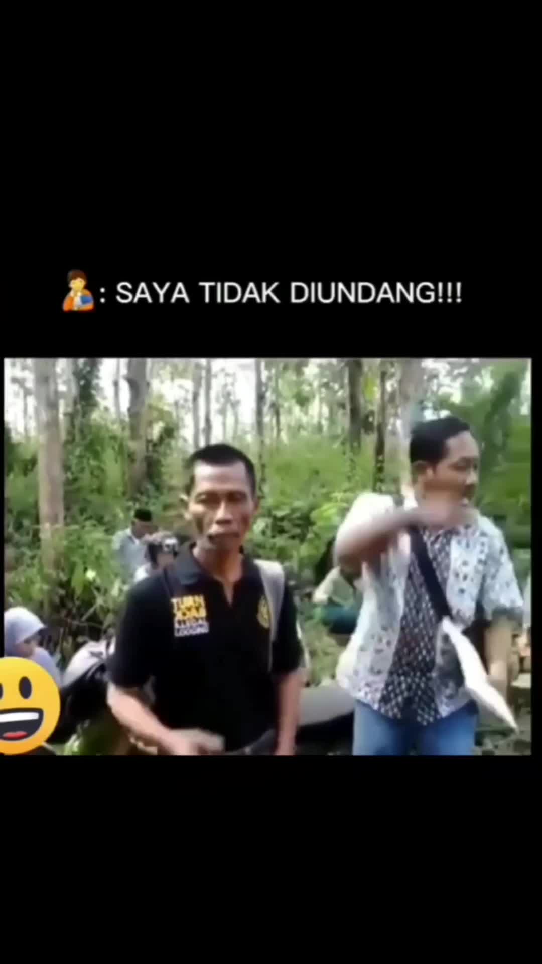 sampe sekarang bapaknya masih nunggu diundang