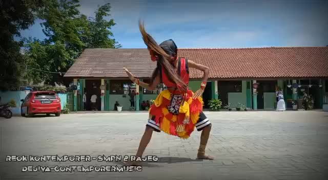 budaya bangsa yang terus dilestarikan jangan sampai tergerus budaya asing
