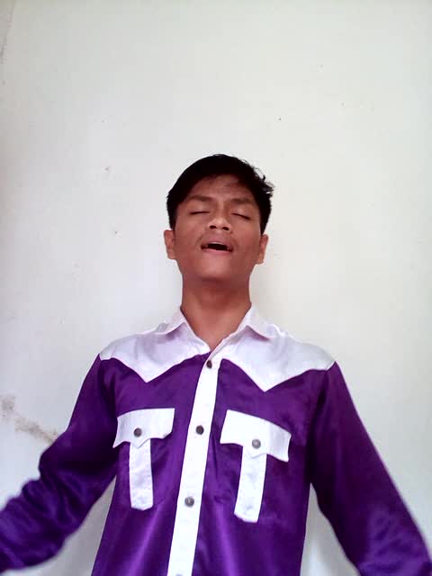 Nama:Novaldi,umur 18,asal Mamuju tengah, Sulawesi barat .... @Thevoiceoframadhan ....and be a superstar🤲🤲