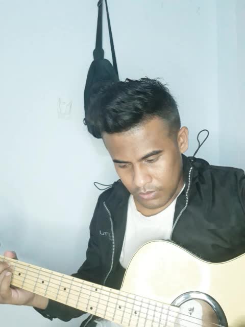 perkenalkan nama saya Jamaludin.umur 29 thn.Asal propinsi maluku utara Ternate.Tgl lahir fidaa 12-06-1991.judul lagu,Ibu engkaulah surgaku. 