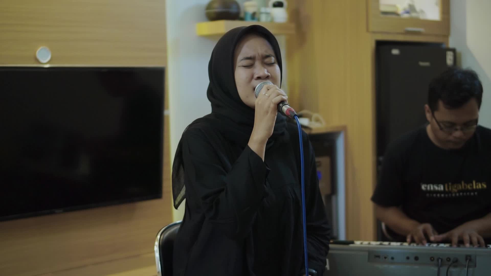 Melawan Restu - Mahalini ( Live Cover Nungki Dwika) 