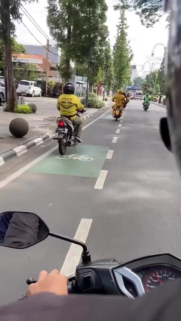 Lawannya Manusia Silver