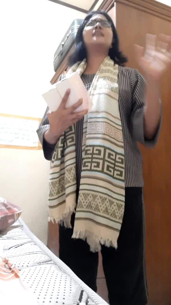makan tengah malam koq vitamin? gimana sih si Kiki ini?