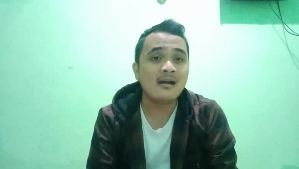 Nama : Fanji Dewangga Prawira                        Umur : 25 Tahun Kota Asal : Bandung lagu: Muhasabah cinta                              