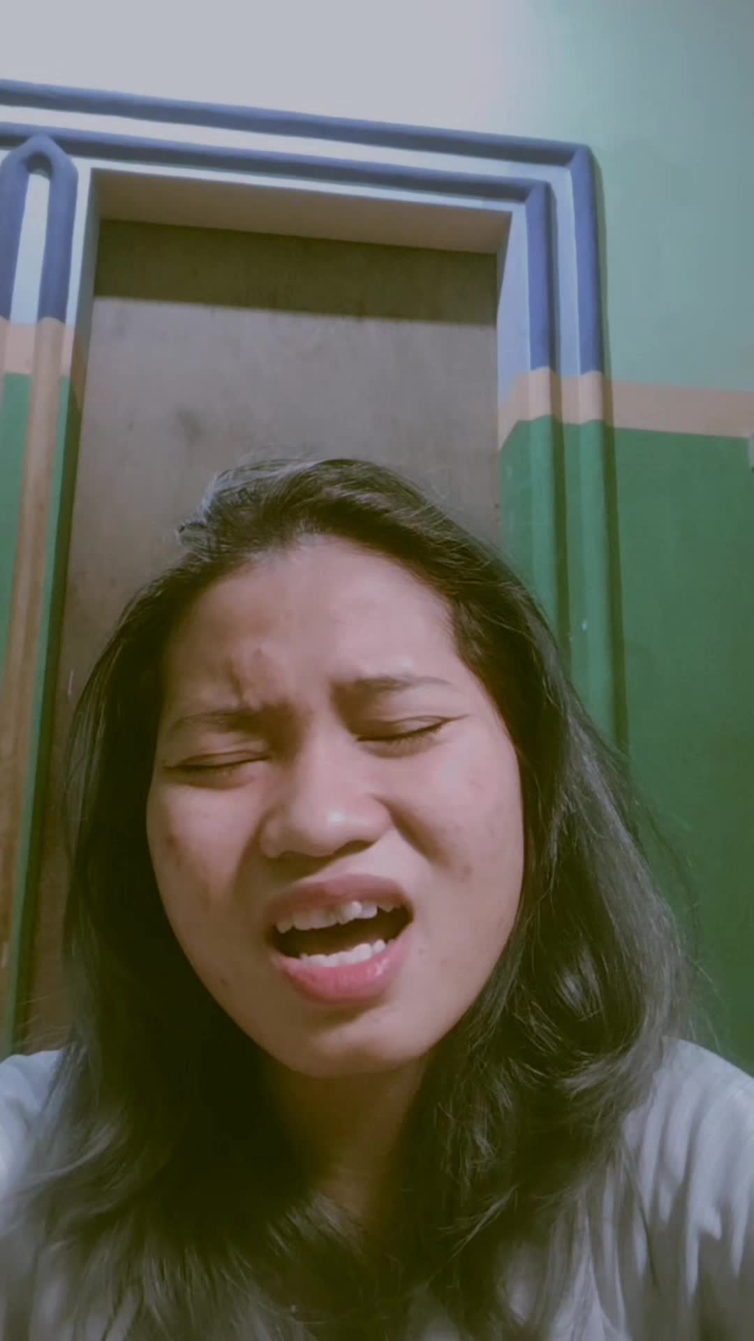 Hai, perkenalkan nama saya Dwi Roro Ayuningtyas bisa dipanggil Ayu/Yoyo, usia 22 tahun, asal dari kota Semarang, Lagu Cukup_Ziva Magnolia 