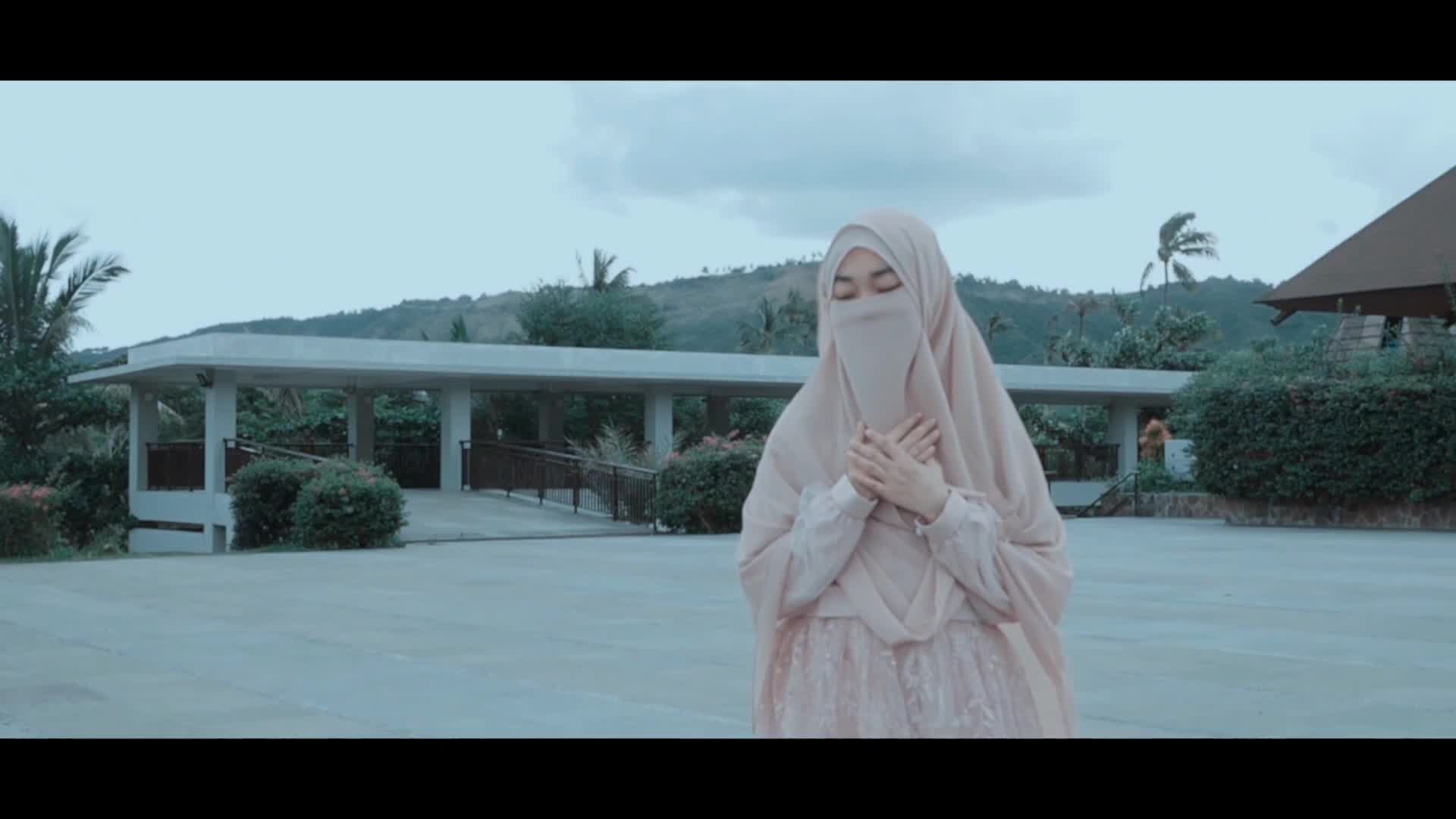 cover edisi ramadhan terakhir 😢 smoga kita dipertemukan lagi diRamadhan selanjutnya aamiin..💕 || lok. kuta beach Lombok NTB